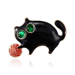 Black & White Enamel Cat Brooches for Women Holding Flower Kitty Brooch Pin Fashion Animal Accessories High Quality New 2019 Cat 2