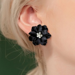 Fashion Exaggerated Black Camellia Pearl Earrings black