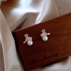 Bird flower imitation pearl stud earrings (size 1.5*1.1cm) gold