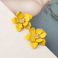 Frosted paint flower resin stud earrings (size 2.4*2.5cm) yellow