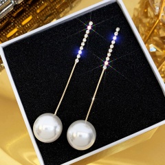 Straight long water drill imitation pearl golden pendant earrings (size 8.3*1.8cm) opp white