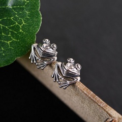 Vintage frog distressed stud earrings (material: alloy / size: about 2*2cm) Silver