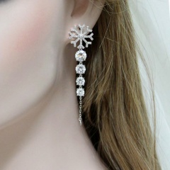 Snowflake long tassel with diamond stud earrings (material: alloy/size: 6.9*1.5cm) White