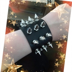 Three rows of rivets rivet leather bracelet (material: alloy + leather / chain length: 22.5cm) Black