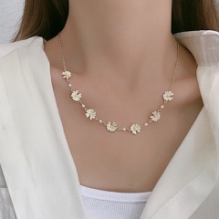 7 Daisy Flowers Imitation Pearl Oil Painting Clavicle Chain Necklace (Circumference: 48+6cm/Material: Alloy + Imitation Pearl + Oil Painting) Gold 7 Daisies
