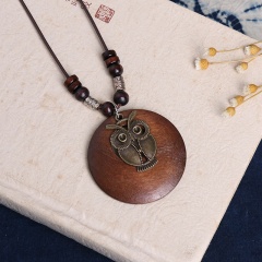 Retro Ethnic Style Beaded Wood Chip Owl Long Sweater Chain Necklace (Material: Wood / Size: Wood Chip Diameter 4.5cm, Rope Length 85cm) Owl