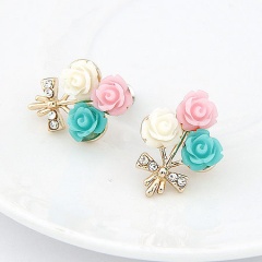 Pearl Flower Stud Earrings (Material: Alloy/Size: 2*1.5cm) Shell Flower