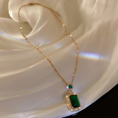 Emerald Pendant Clavicle Chain Necklace Style 1