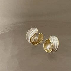 Pearl Gold Earrings 1.5*1.5cm White