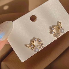 Copper Inlaid Rhinestone Pearl Gold Earrings White