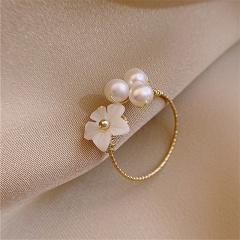 Copper Inlaid Pearl Flower Ring Gold